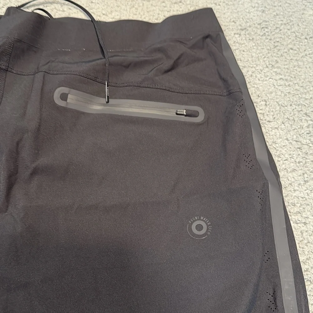 Vuori Knox Boardshort Men's Boardshorts Men's Black Swim Shorts Size 38